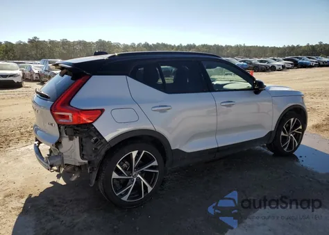 2022 Volvo Xc40 T5 R-Design z USA, uszkodzony, nr VIN YV4162UM1N2646524